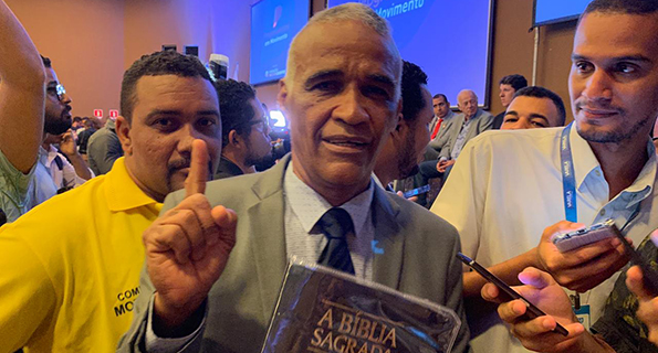 Pastor Isidório prestigiou encontro do PP hoje em Salvador e disse que cúpula da Assembleia de Deus nunca votou com ele Pastor Isidório prestigiou encontro do PP hoje em Salvador e disse que cúpula da Assembleia de Deus nunca votou com ele