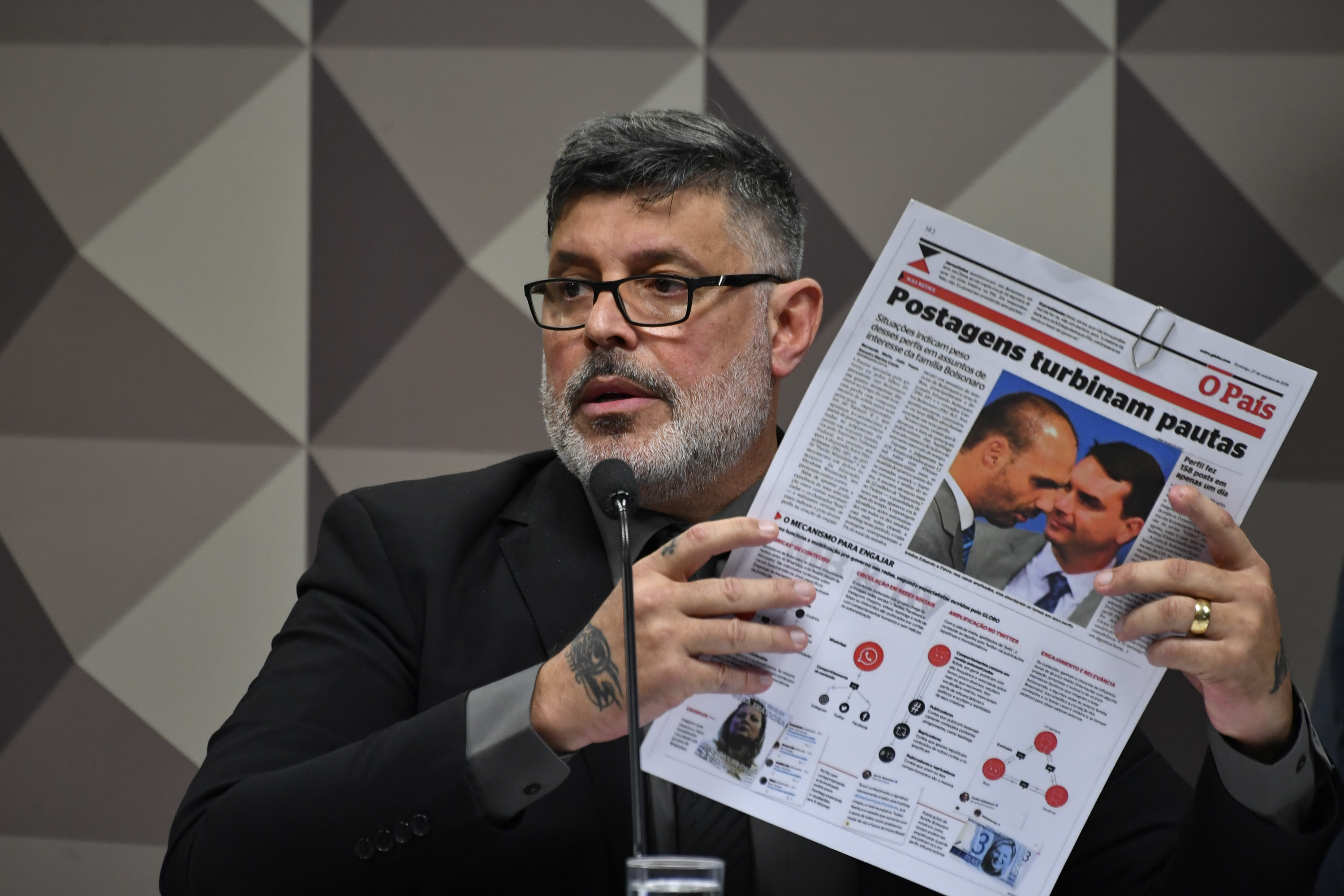 Alexandre Frota pagará a Chico Buarque mais R$ 30 mil após ofensas no Twitter Alexandre Frota pagará a Chico Buarque mais R$ 30 mil após ofensas no Twitter