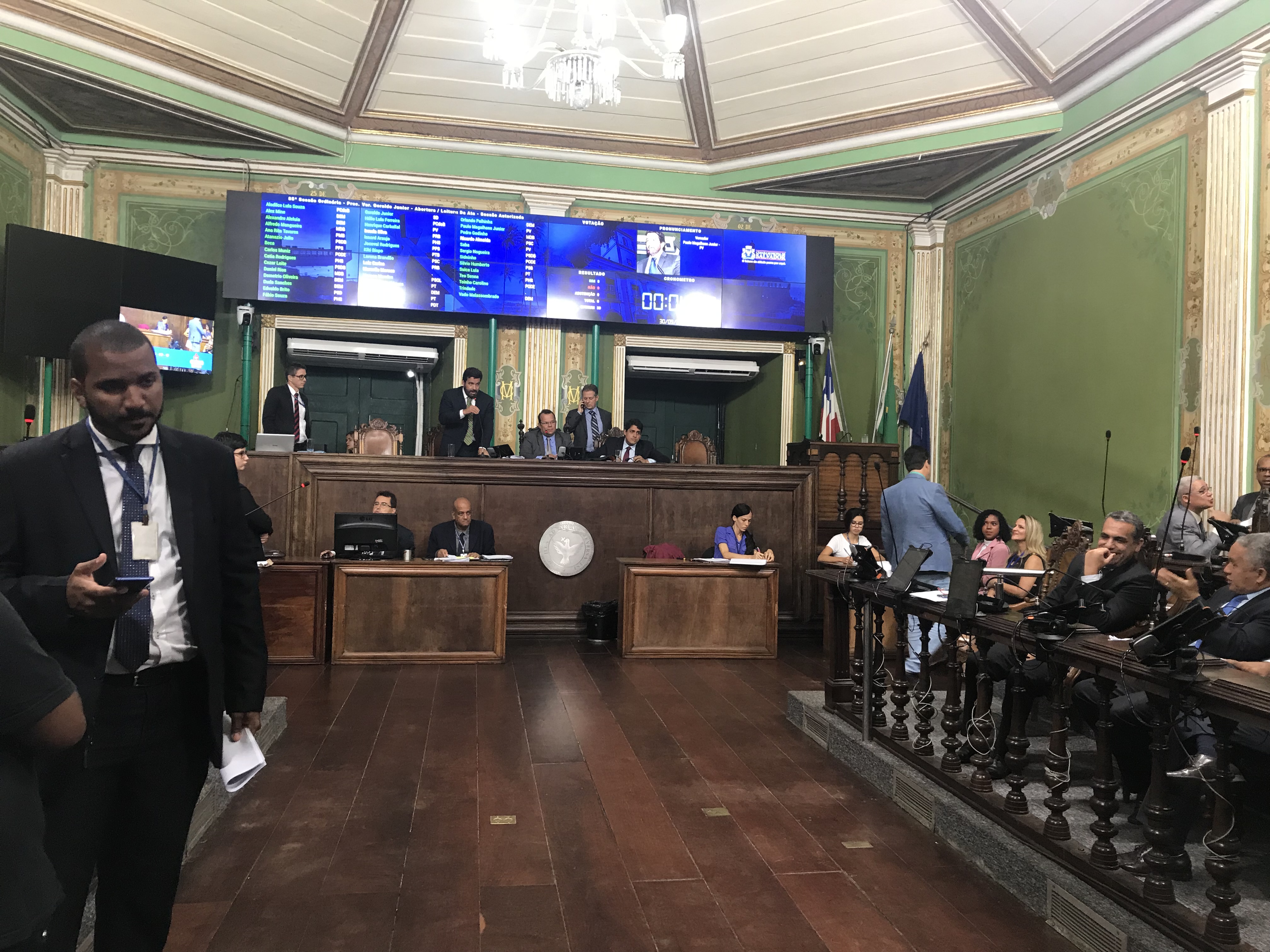 Sem expediente hoje, não está garantido que o Colégio de Líderes se reúna nesta terça para definir a pauta de votação da quarta