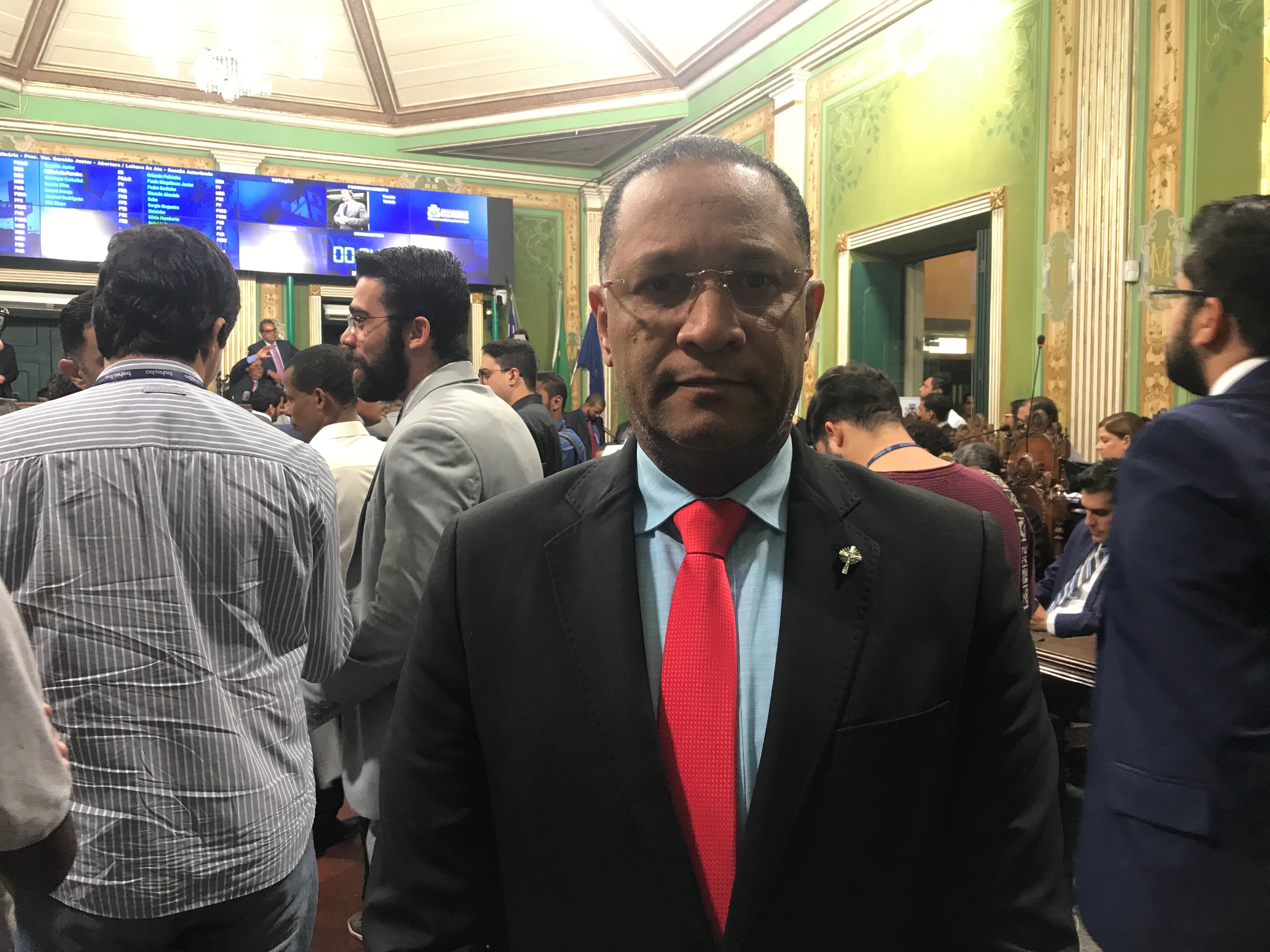 Conforme Joceval, a escolha por Pires foi realizada de forma democrática pela diretoria estadual da agremiação e será mantida