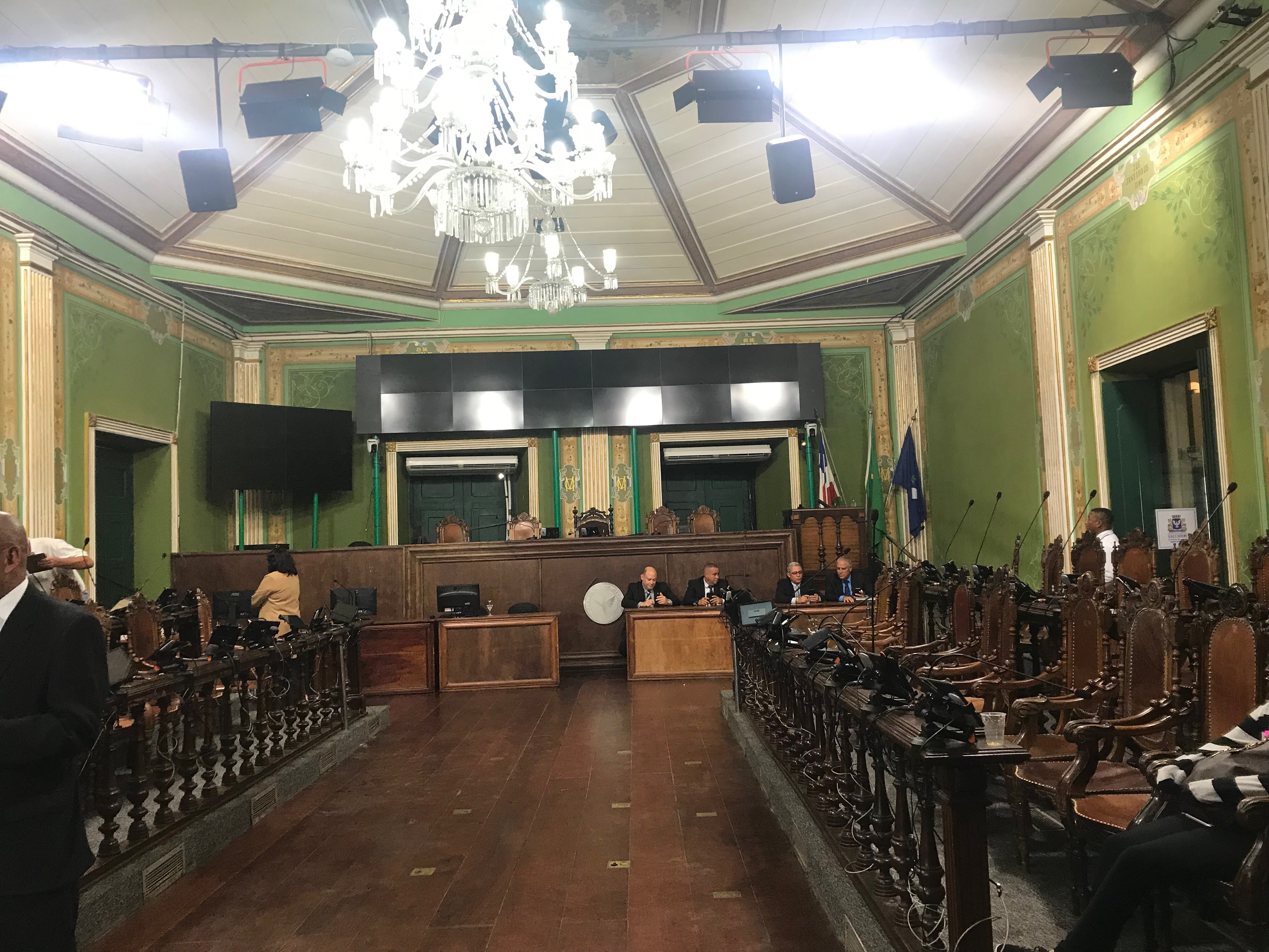 Durante esta manhã, os debates nas comissões temáticas foram suspensos Durante esta manhã, os debates nas comissões temáticas foram suspensos