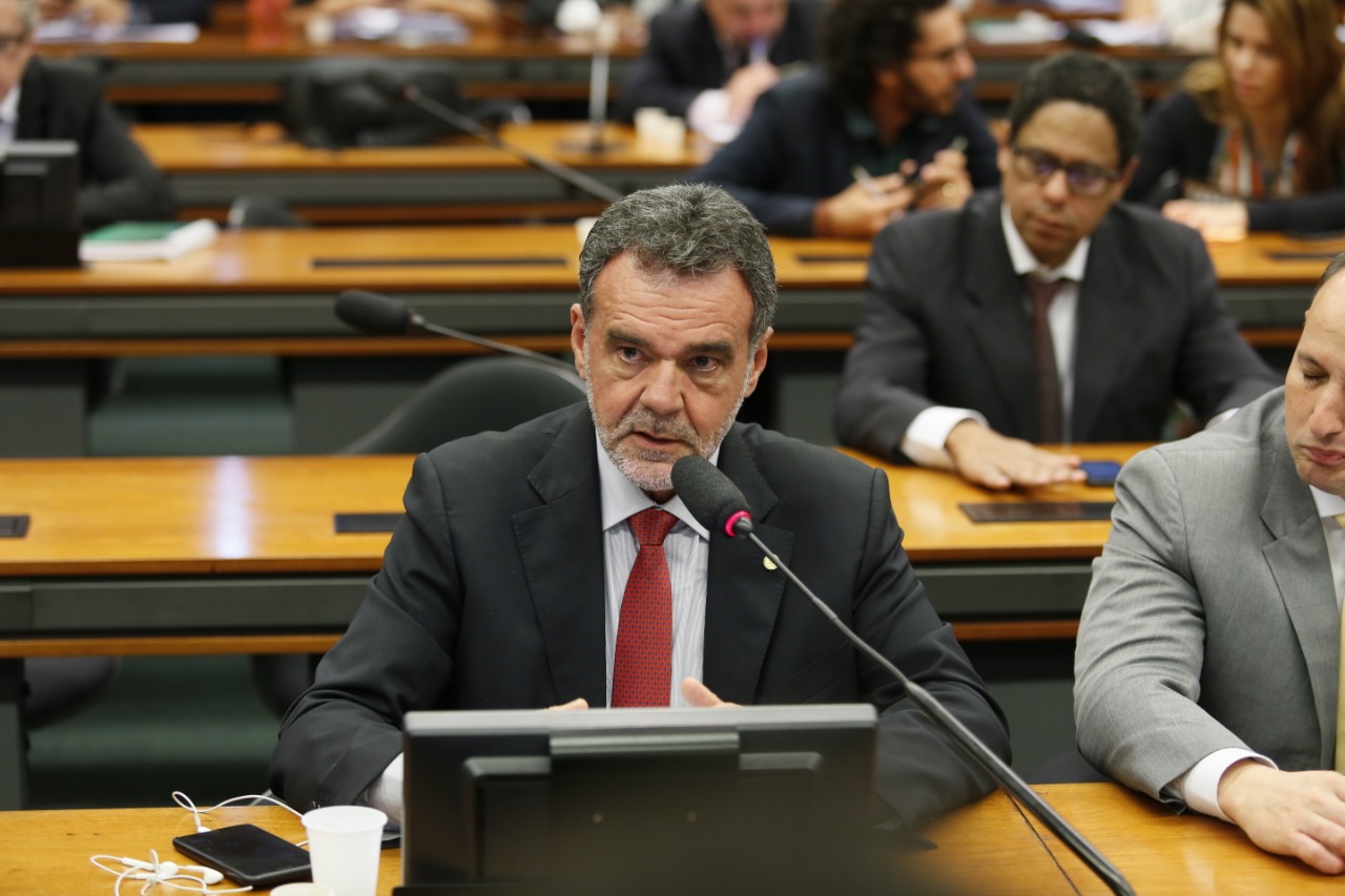 Imagem de Daniel Almeida defende seguro-desemprego para pescadores artesanais