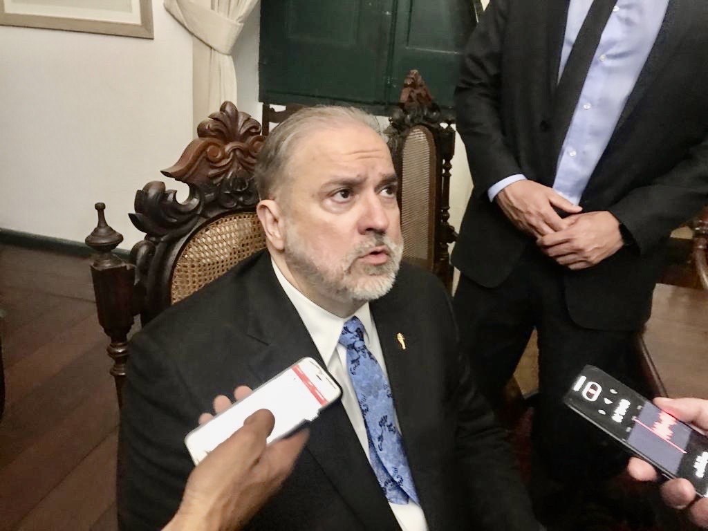 Após destituir conselheiros e receber críticas, procurador-geral identifica 'aparentes desvios' na entidade