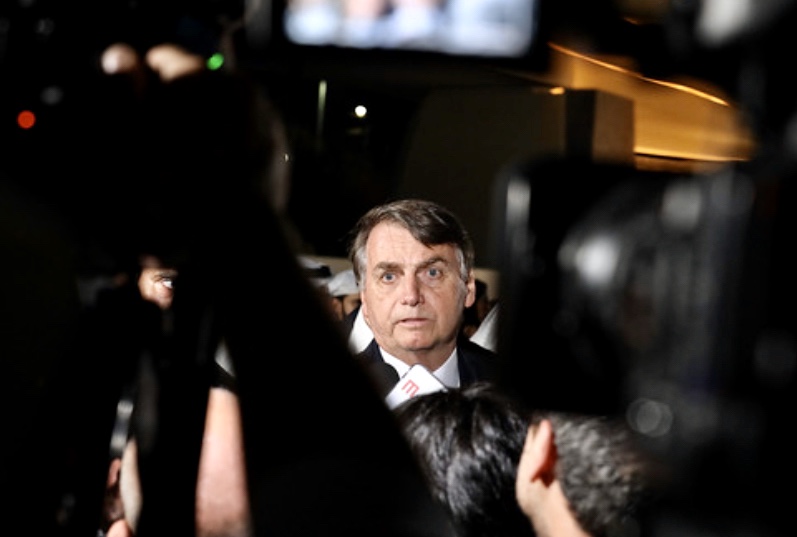 Bolsonaro concede entrevista em Abu Dhabi 