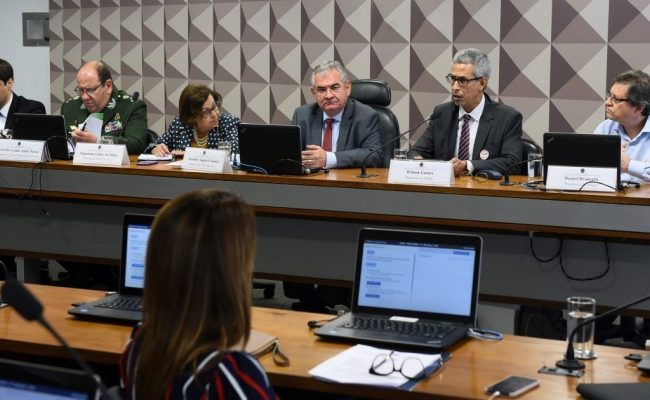Senador Angelo Coronel (PSD) e a deputada federal Lídice da Mata (PSB)