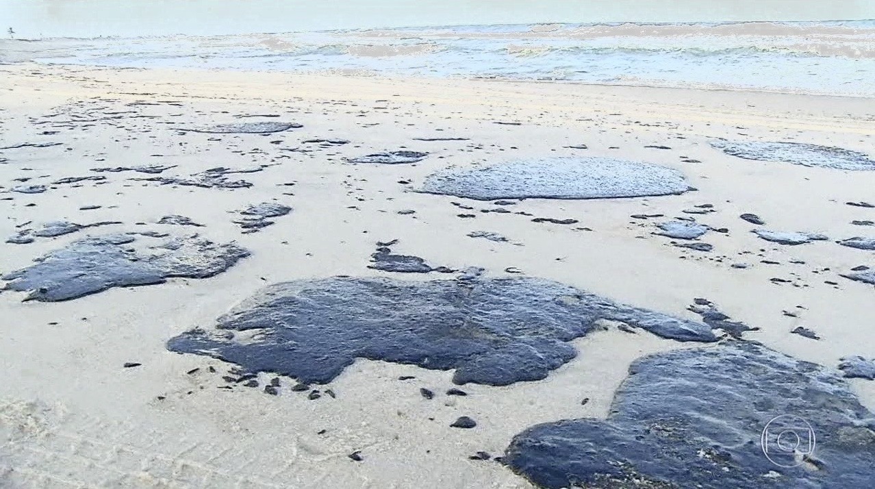 Imagem de Marinha: fragmentos de óleo chegaram a praia do Espírito Santo