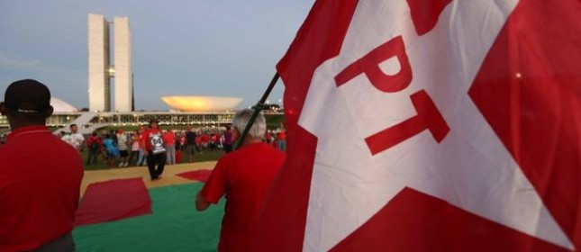 O PT criou uma comissão para averiguar as denúncias O PT criou uma comissão para averiguar as denúncias