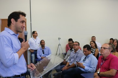 O diretor-presidente da  Codevasf, Marcelo Moreira, assinou o termo de doação de uma área de aproximadamente 15 hectares