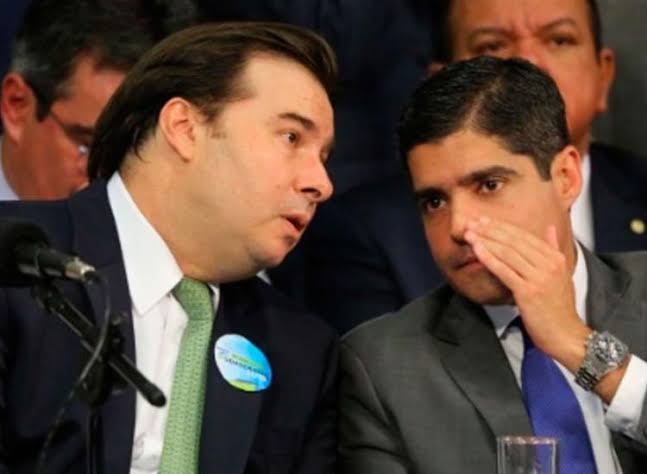 Neto confirma ser a favor da aprovação da PEC no Congresso, enquanto Maia mantém discurso ponderado 