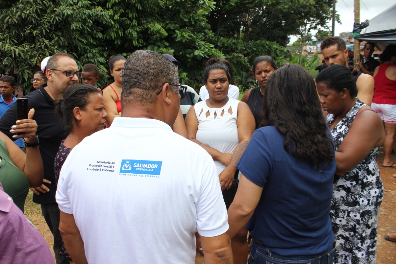 A secretária da Sempre, Ana Paula Matos, esteve na localidade pela tarde ao lado do diretor-geral da Defesa Civil, Sosthenes Macêdo