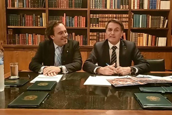 Live do presidente Jair Bolsonaro Live do presidente Jair Bolsonaro