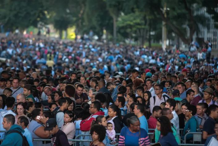 Aglomerados no Vale do Anhangabaú, candidatos participam do Mutirão de Emprego 