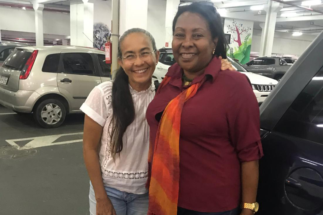 Senadora Heloísa Helena, ao desembarcar em Salvador, fala com o Política Livre ainda no Aeroporto Senadora Heloísa Helena, ao desembarcar em Salvador, fala com o Política Livre ainda no Aeroporto