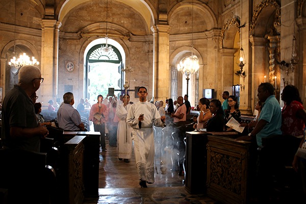Basílica Santuário Nossa Senhora da Conceição da Praia homenageia, neste primeiro dia de novena, políticos da capital baiana e jornalistas 