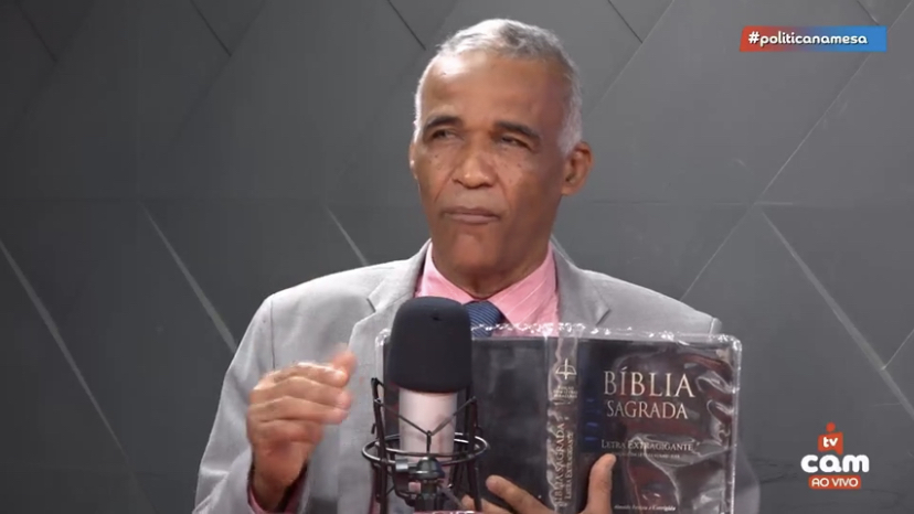 Pastor Sargento Isidório, que deve receber hoje, em coletiva de imprensa, o apoio de Eleusa Coronel à sua pré-candidatura a prefeito Pastor Sargento Isidório, que deve receber hoje, em coletiva de imprensa, o apoio de Eleusa Coronel à sua pré-candidatura a prefeito