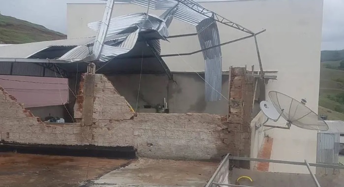 Vendaval causou destruição em Alegre, no Espírito Santo