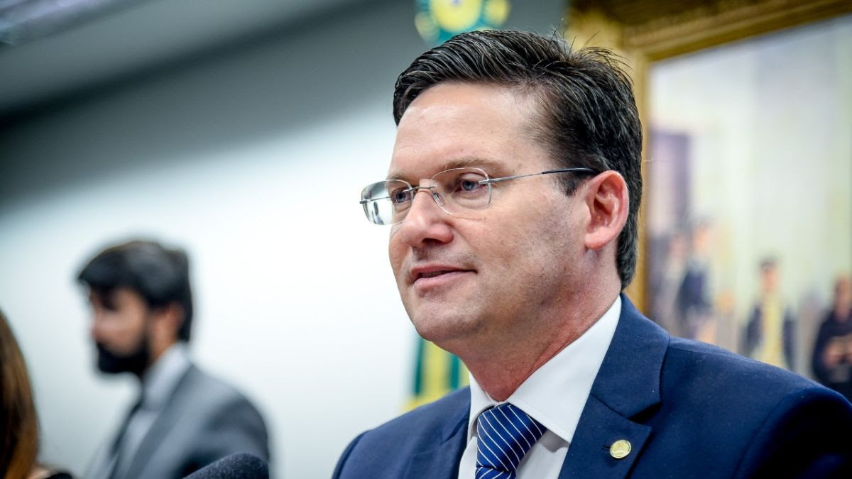 O projeto altera a Lei das Sociedades por Ações e cria a Sociedade Anônima Simplificada