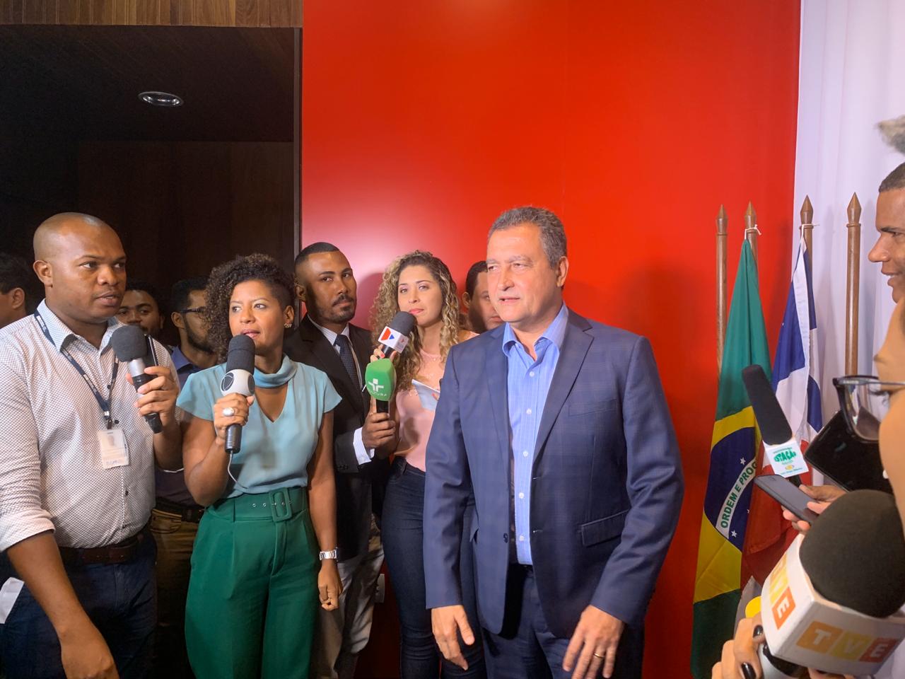 Rui insinuou que os deputados não deveriam se queixar porque são recebidos com alegria nos lugares beneficiados por sua gestão