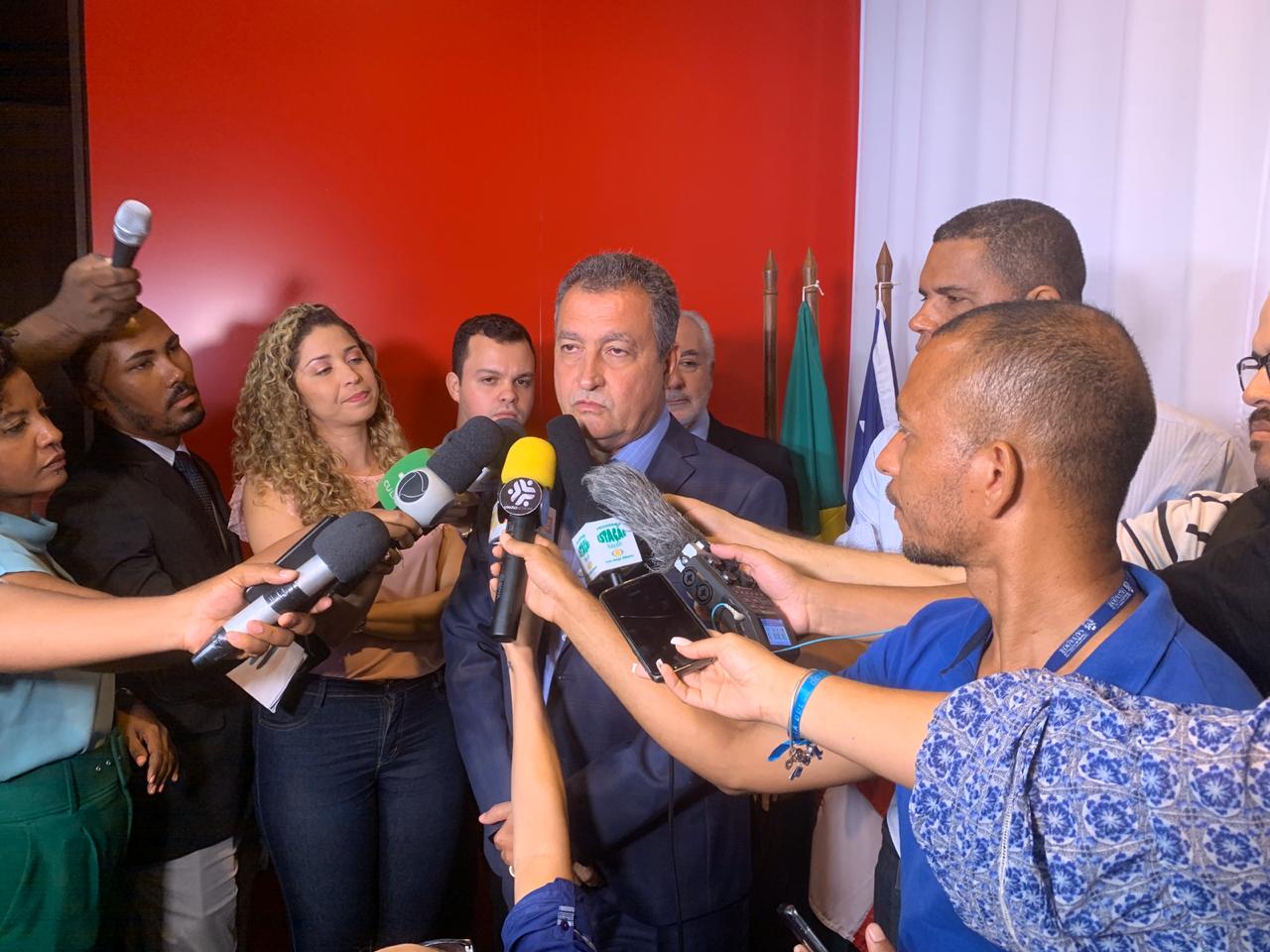 Governador Rui Costa concede coletiva à imprensa em ato de assinatura de contrato de construção da nova Rodoviária