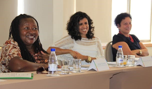 Creuza Olveira (à esquerda) e Nilcéia Freire (à direita) Creuza Olveira (à esquerda) e Nilcéia Freire (à direita)