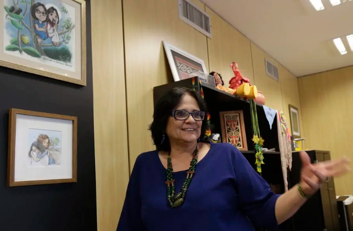 A ministra da Mulher, Família e Direitos Humanos, Damares Alves A ministra da Mulher, Família e Direitos Humanos, Damares Alves