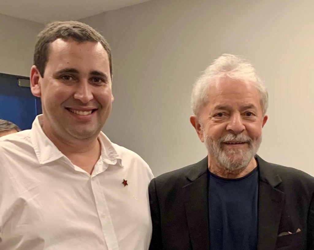 Ex-presidente também deve passar Réveillon no litoral baiano Ex-presidente também deve passar Réveillon no litoral baiano