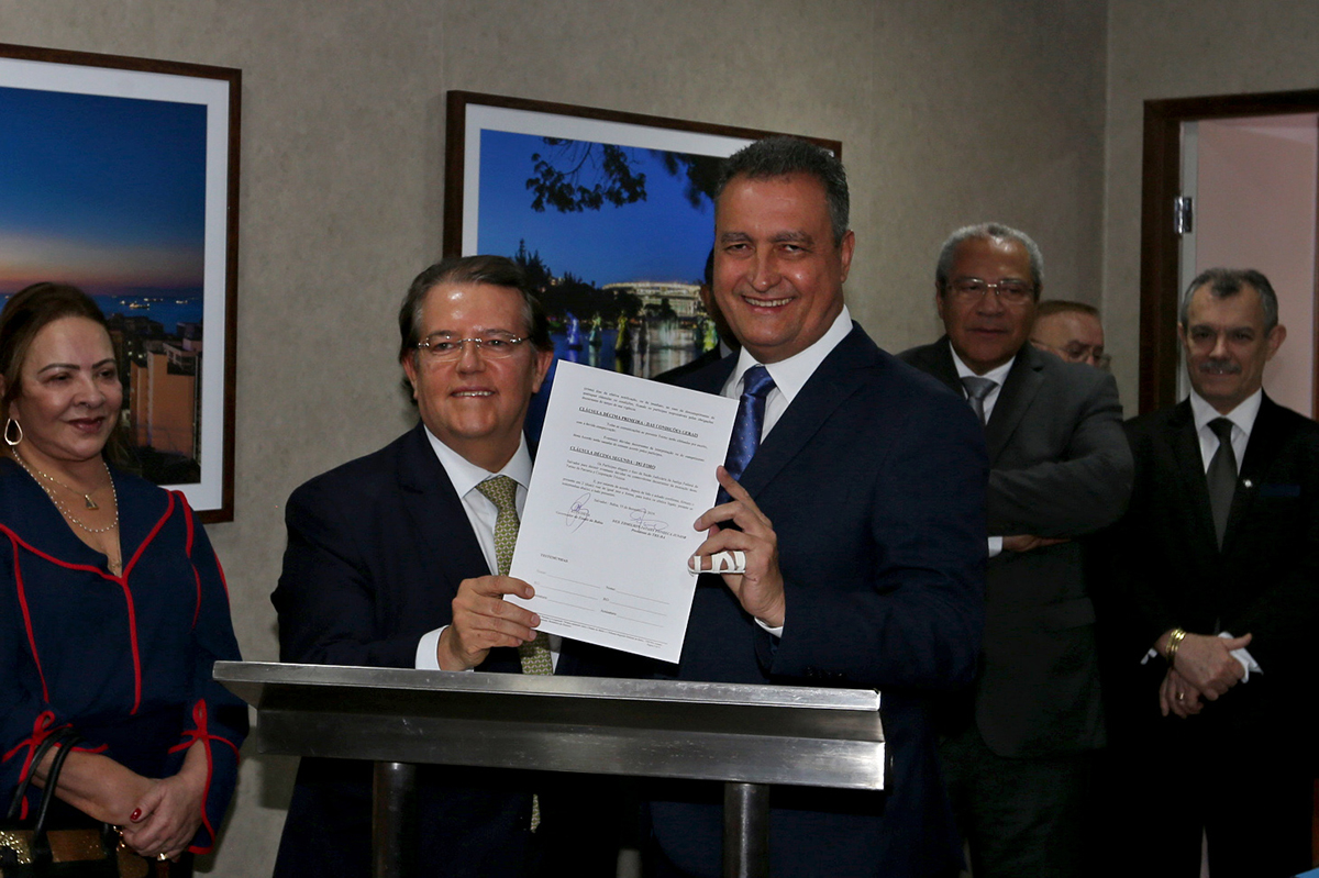 O presidente do TRE-BA, Jatahy Júnior, e o governador Rui Costa