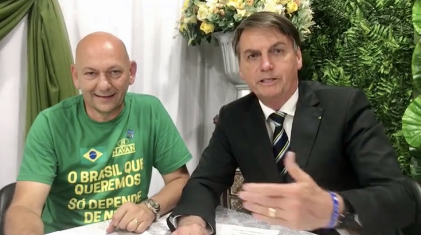 Empresário afirmou que suas lojas são acessíveis e críticas foram a exigências burocráticas