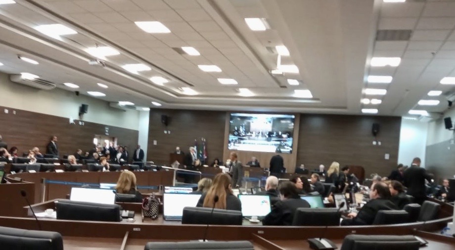 Eleição continua no plenário da Corte Eleição continua no plenário da Corte