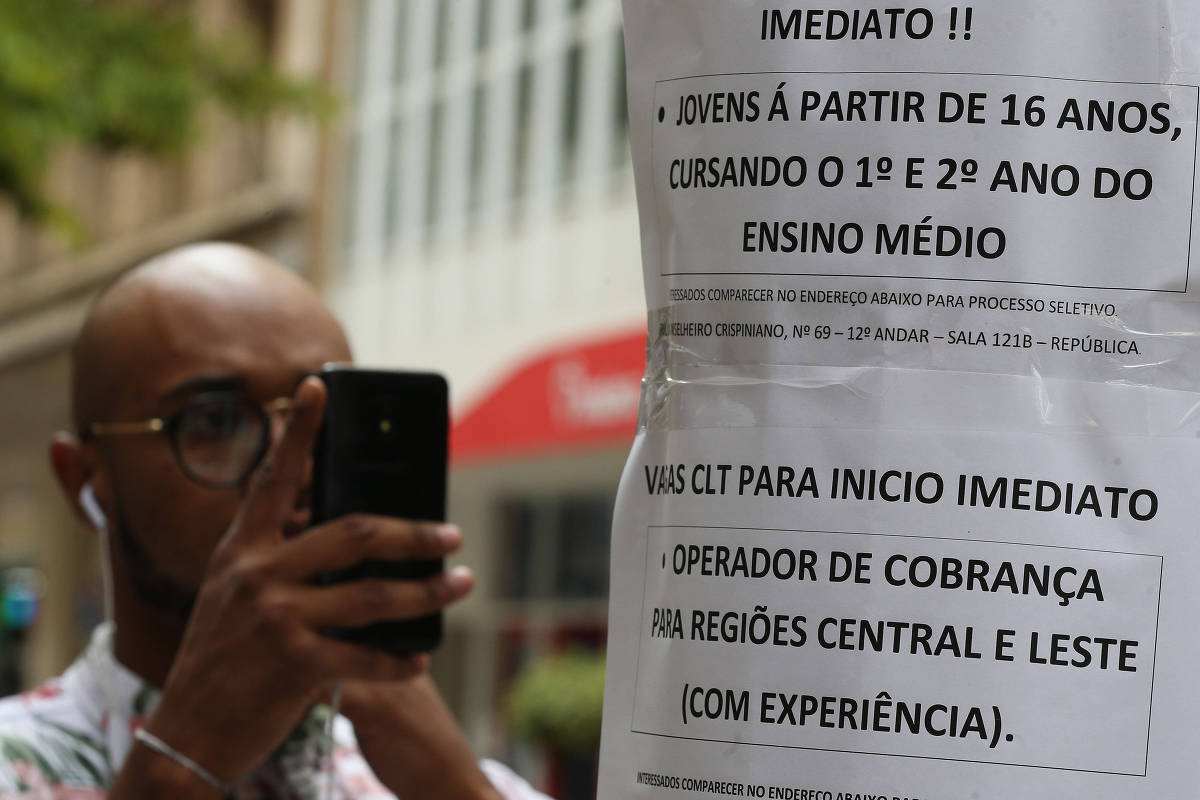 Imagem de Desemprego sobe a 12,6% em abril com efeitos do coronavírus, diz IBGE Imagem de Desemprego sobe a 12,6% em abril com efeitos do coronavírus, diz IBGE