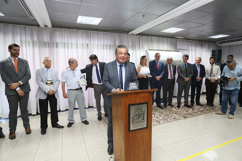 Imagem de De olho na prefeitura de Feira, Targino decide entregar liderança da oposição na AL-BA