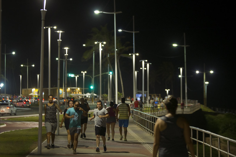 Imagem de Orçada em R$ 400 mil, Governo do Estado entrega nova iluminação na orla de Salvador