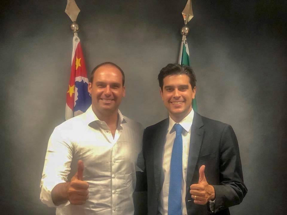 A pergunta que se faz hoje no DEM é se o vereador Aleluia terá influência sobre o filho de Bolsonaro para salvar o próprio pai A pergunta que se faz hoje no DEM é se o vereador Aleluia terá influência sobre o filho de Bolsonaro para salvar o próprio pai