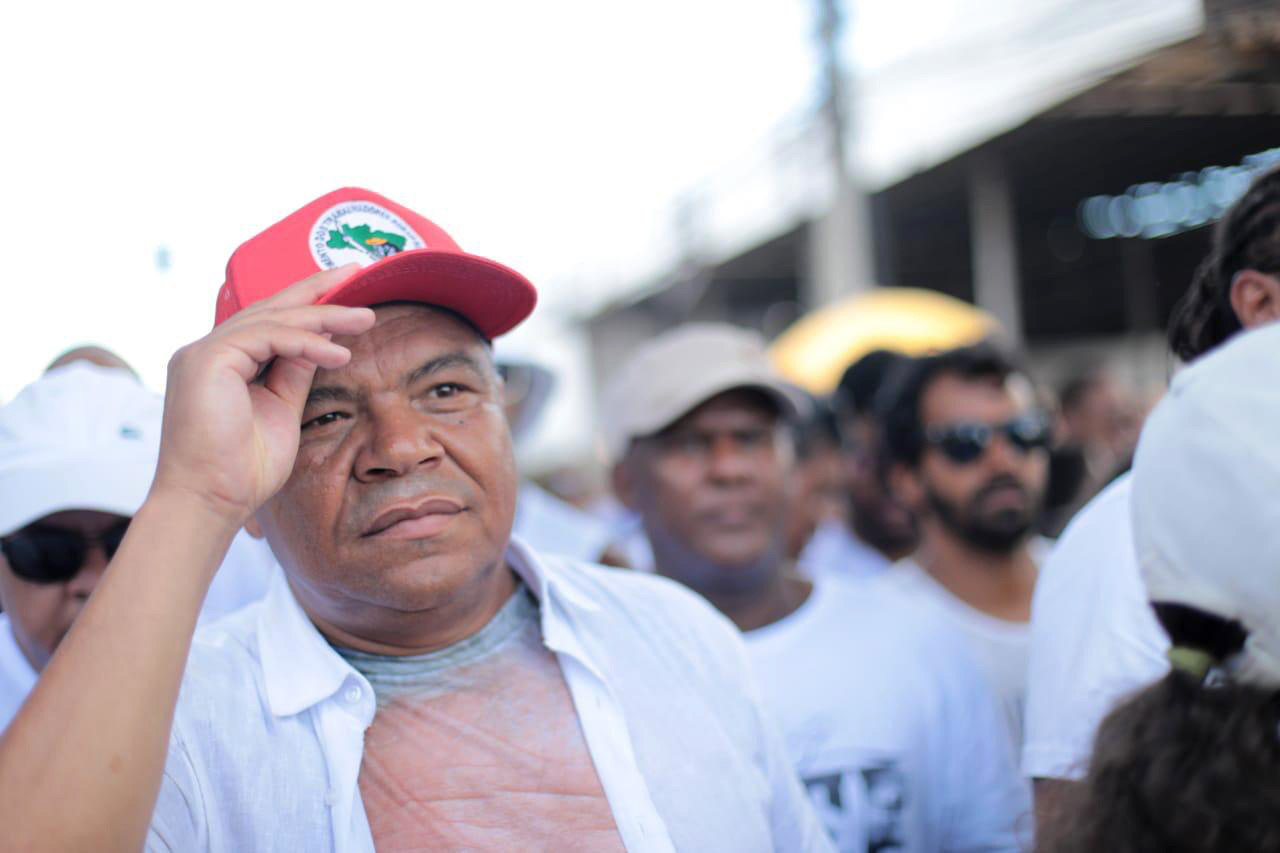 Deputado federal Valmir Assunção vai para o cortejo com a militância do PT