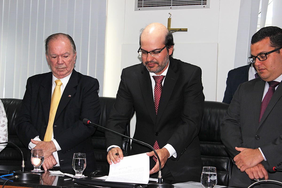 Penedo acrescentou ainda que cabe aos tribunais de contas fazer a separação do joio e do trigo