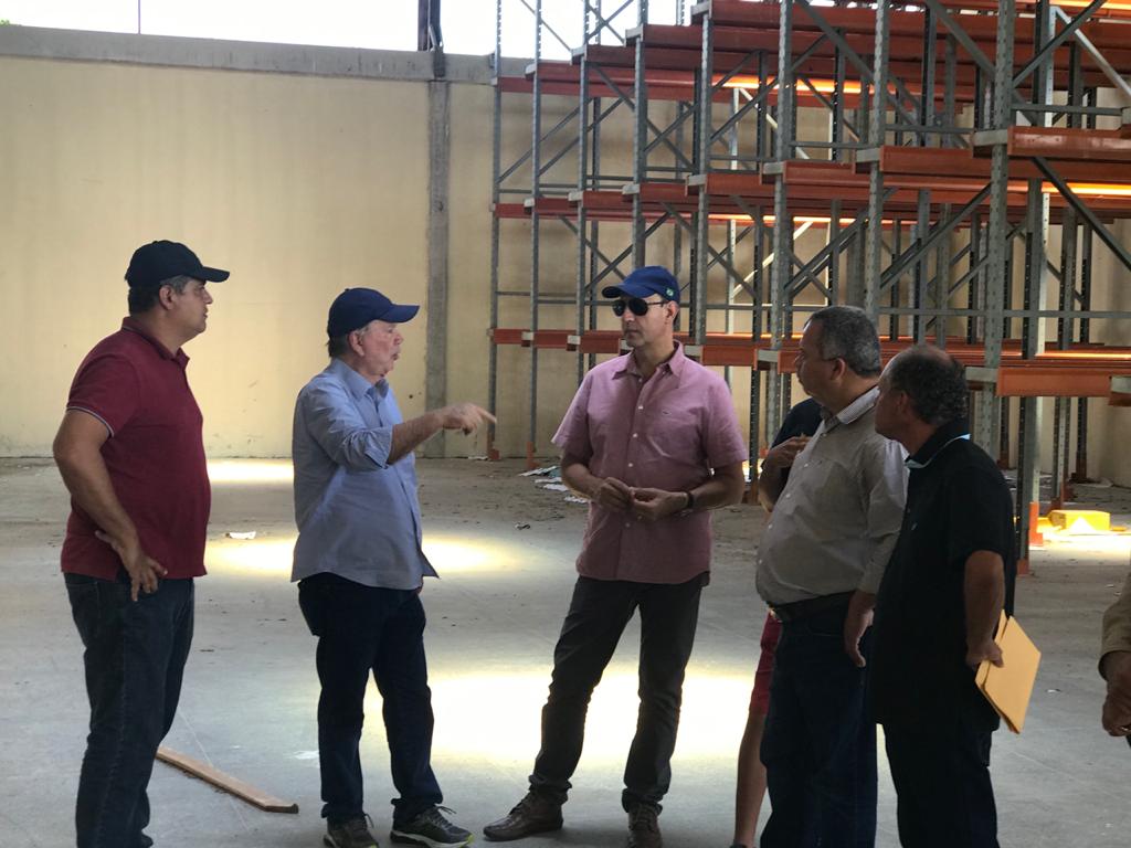 Comitiva da SDE apresentou potencial da região à investidor do ramo da fruticultura