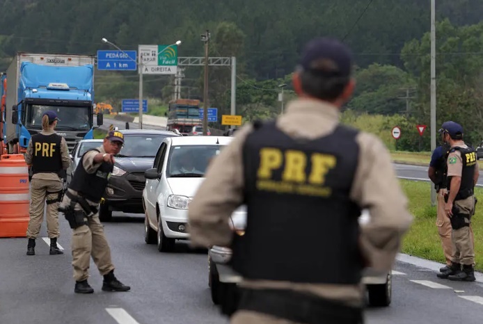 PRF diz que menos acidentes e mortes foram registrados em rodovias federais do País do dia 28 de dezembro de 2019 a 1º de janeiro de 2020 PRF diz que menos acidentes e mortes foram registrados em rodovias federais do País do dia 28 de dezembro de 2019 a 1º de janeiro de 2020