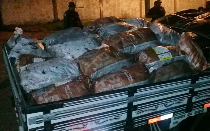 Imagem de Caminhão com carga irregular de 17 mil caranguejos é apreendido pela PM