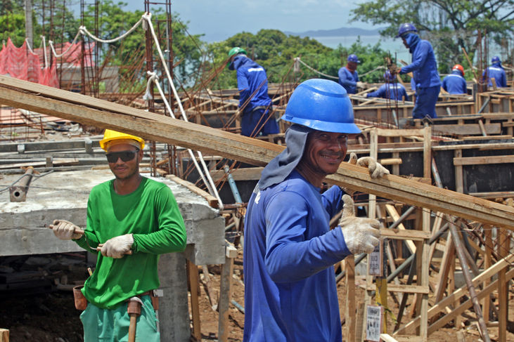Mesmo em plena pandemia do novo coronavírus, Salvador registrou em julho a criação de 439 empregos formais no setor da construção civil