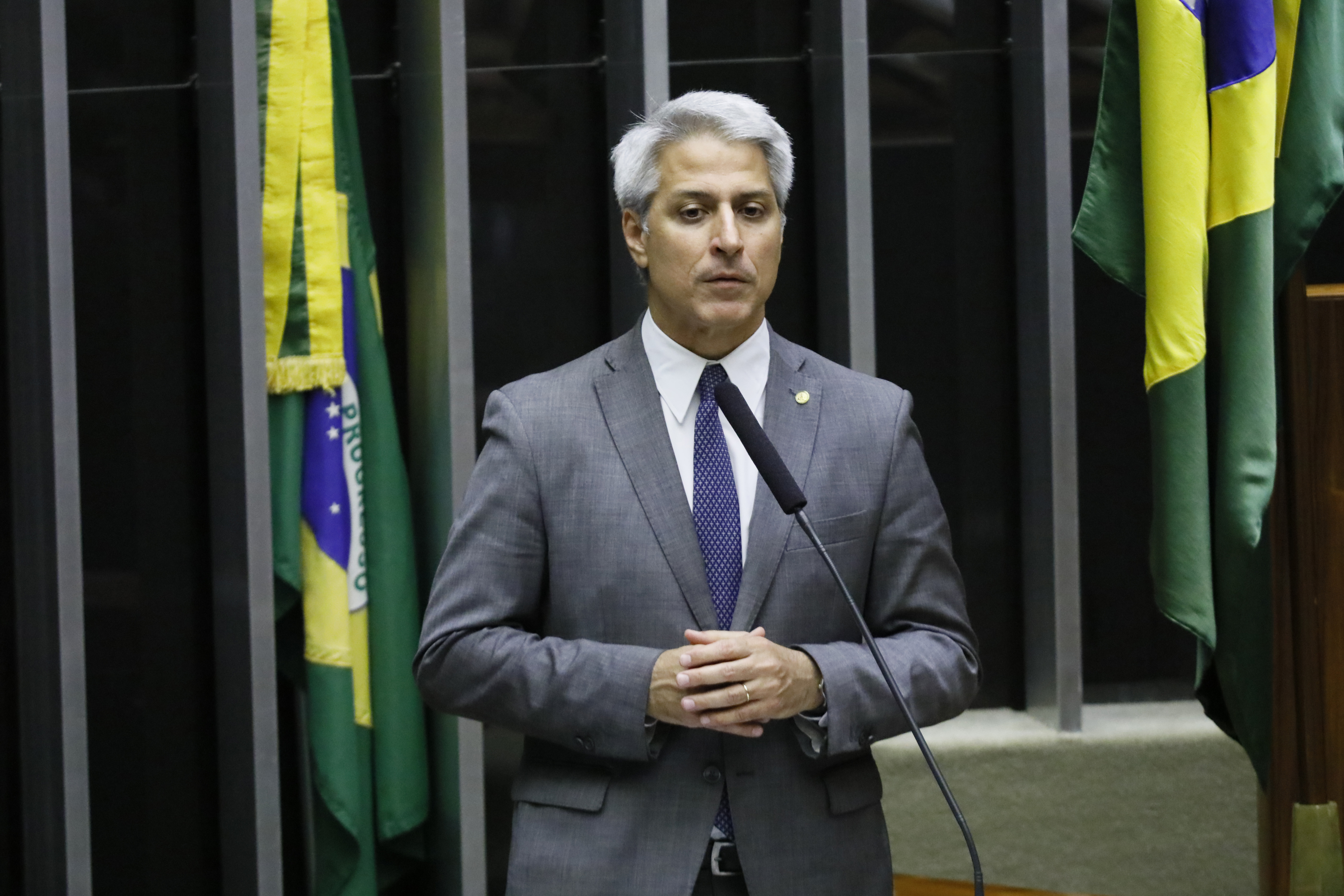 Imagem de Líder da Oposição acusa Bolsonaro de 'combater o combate à corrupção' Imagem de Líder da Oposição acusa Bolsonaro de 'combater o combate à corrupção'