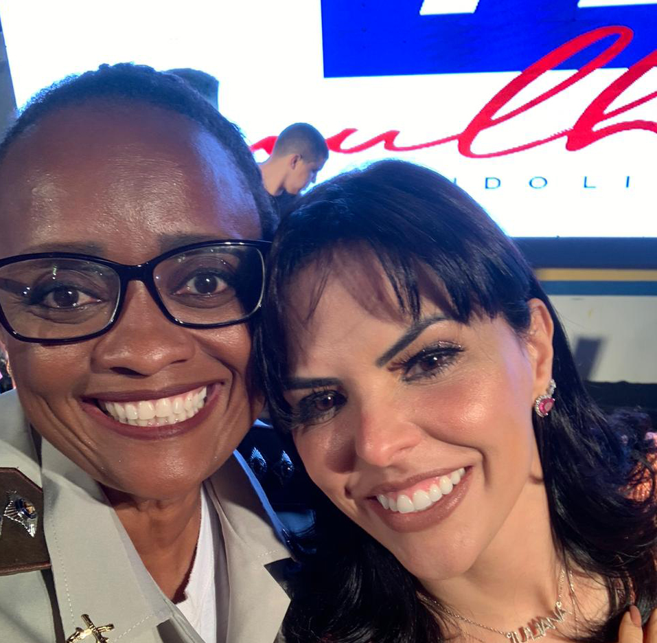 Major Denice e Juliana Araújo, filha do ex-deputado federal José Carlos Araújo, no encontro do PL mulher em Morro do Chapéu em outubro de 2019