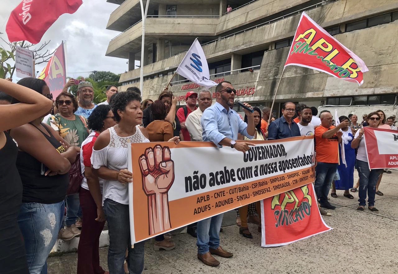 Manifestação contra reforma na Assembleia 