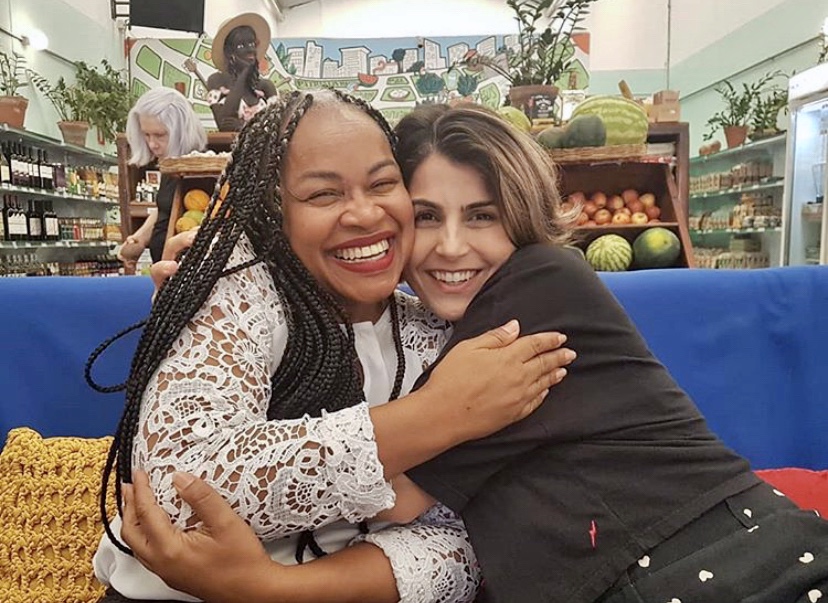 Olívia é Manuela vão subir juntas Colina Sagrada