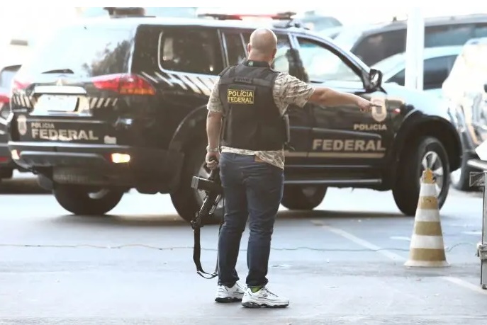 O ex-subsecretário de Saúde do Estado do Rio de Janeiro Cesar Romero Vianna Júnior foi preso na tarde desta quinta-feira (16) pela Polícia Federal (PF) O ex-subsecretário de Saúde do Estado do Rio de Janeiro Cesar Romero Vianna Júnior foi preso na tarde desta quinta-feira (16) pela Polícia Federal (PF)