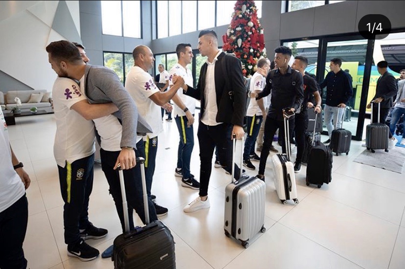 Atletas se apresentaram nesta sexta na Granja Comary