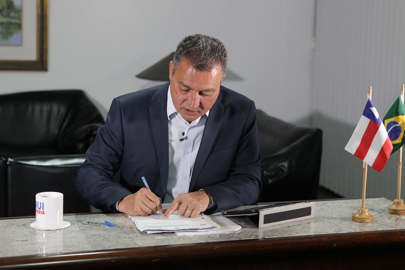 Imagem de Rui sugere que Bolsonaro reduza impostos federais como PIS e Cofins sobre combustíveis