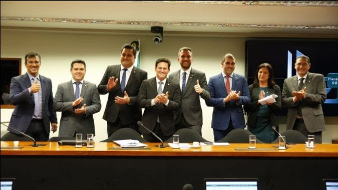 A previsão de entrega do relatório é 13 de maio.