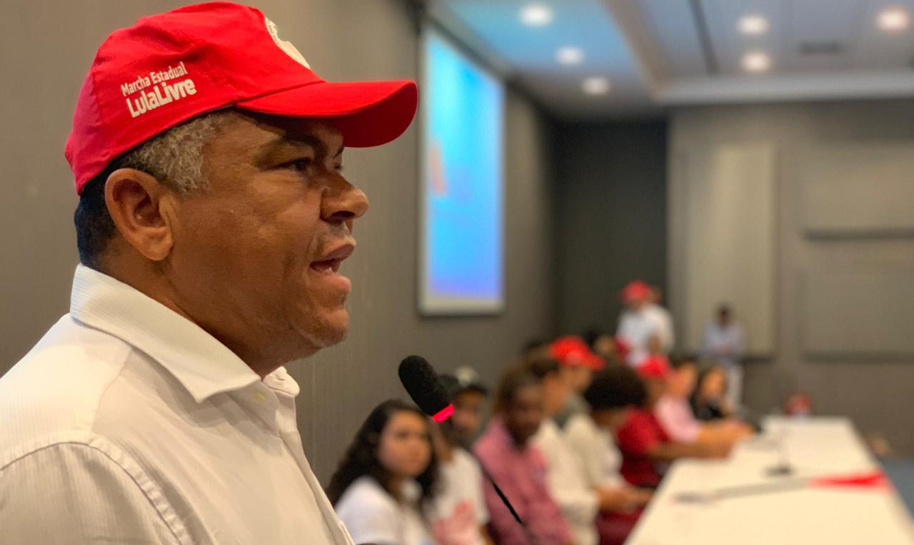 Deputado federal Valmir Assunção vota a critica o governo Bolsonaro