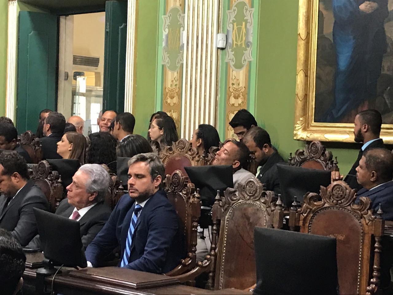 Vado Malassombrado caiu no sono em pleno plenário da Câmara Municipal esta tarde