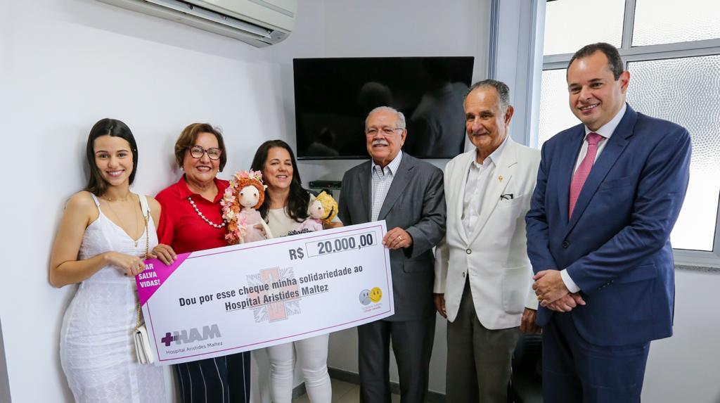 Esposa do presidente, Danda Leal, produziu cem bonecas que geraram R$ 20 mil